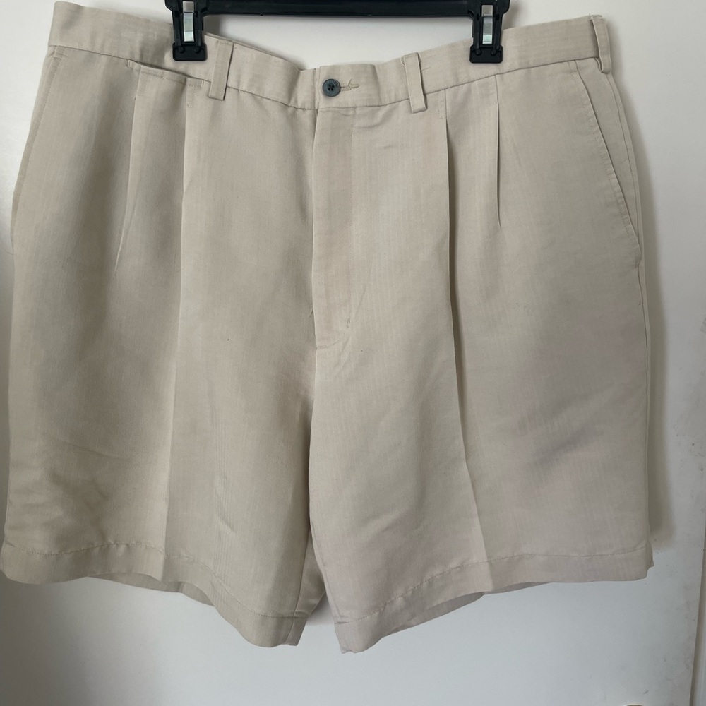 Ping Men’s Tan Pleated Front Golf Shorts Size 40